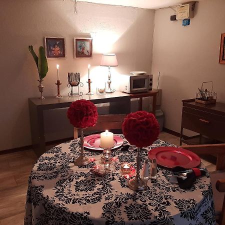 Burnham Road Suite Guest House บูลาวาโย ภายนอก รูปภาพ