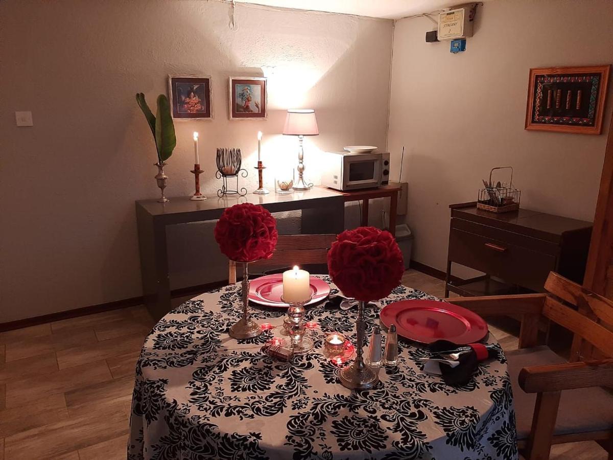 Burnham Road Suite Guest House บูลาวาโย ภายนอก รูปภาพ