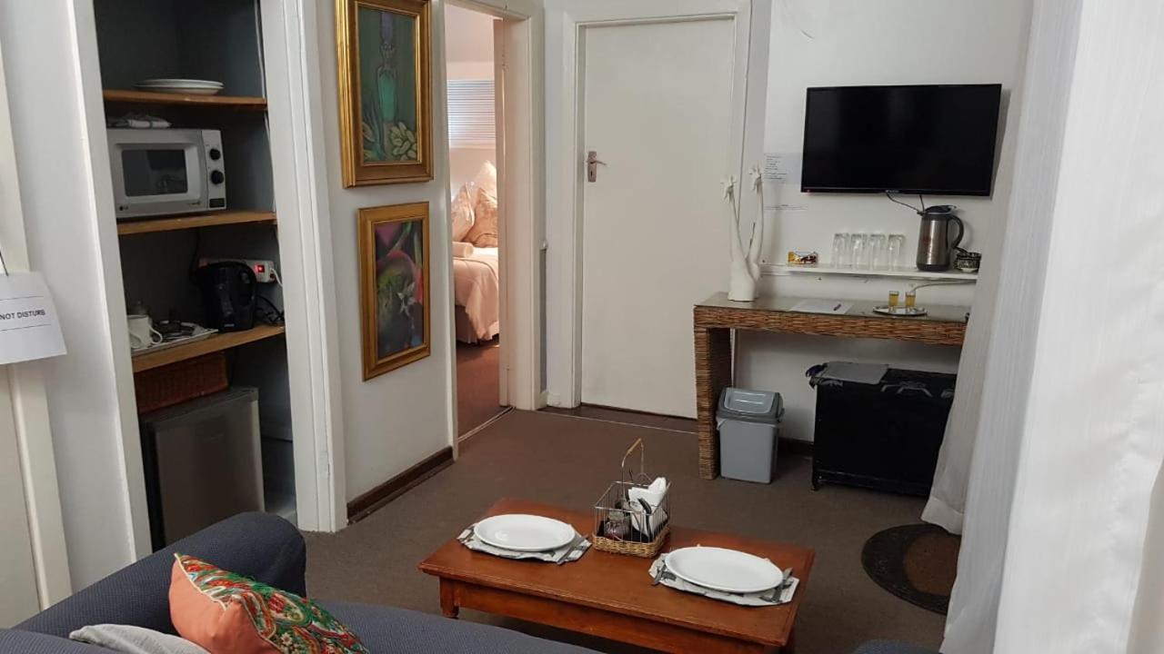 Burnham Road Suite Guest House บูลาวาโย ภายนอก รูปภาพ