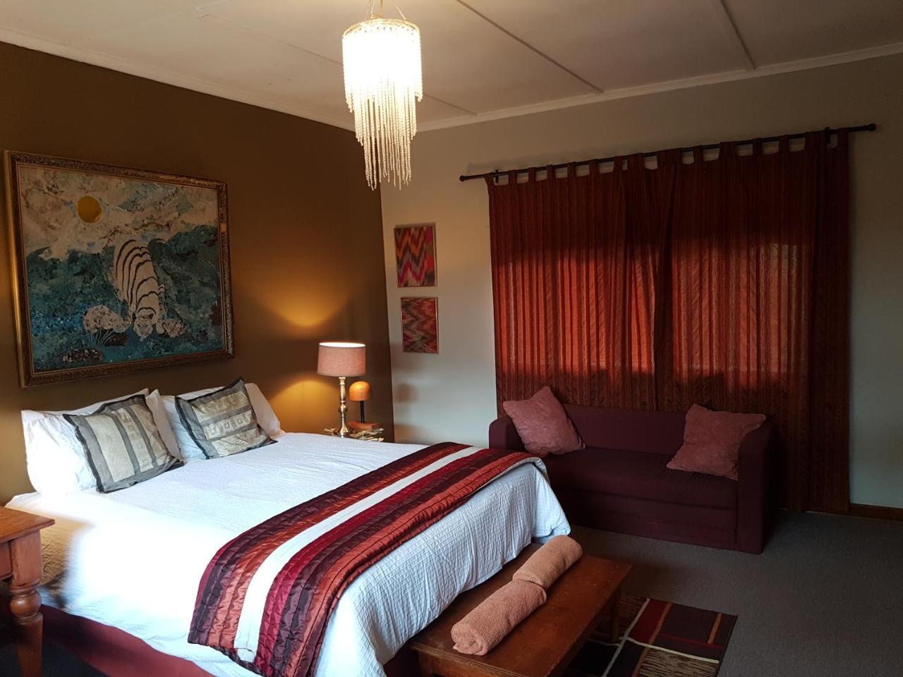 Burnham Road Suite Guest House บูลาวาโย ภายนอก รูปภาพ