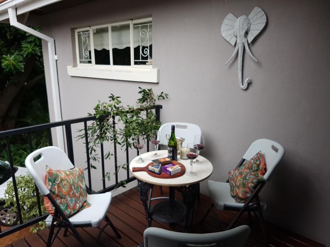 Burnham Road Suite Guest House บูลาวาโย ภายนอก รูปภาพ
