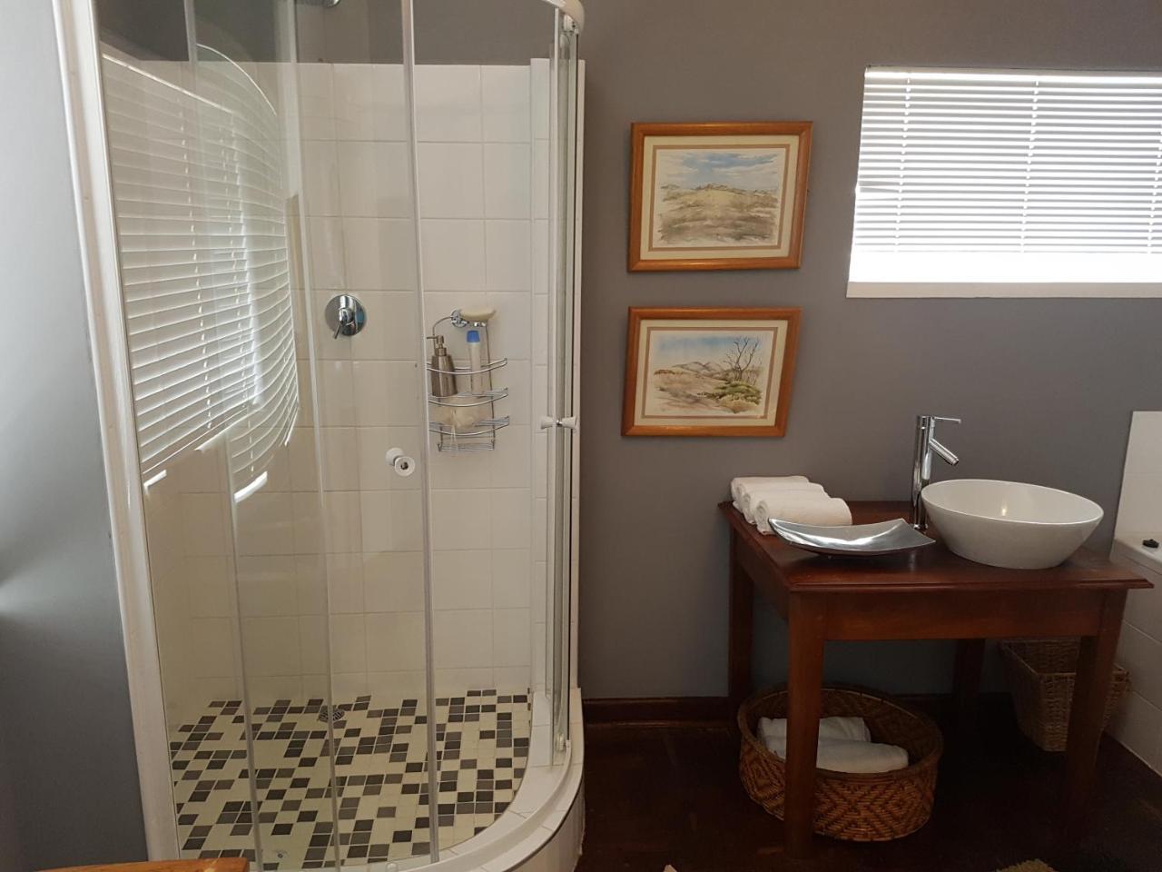 Burnham Road Suite Guest House บูลาวาโย ภายนอก รูปภาพ