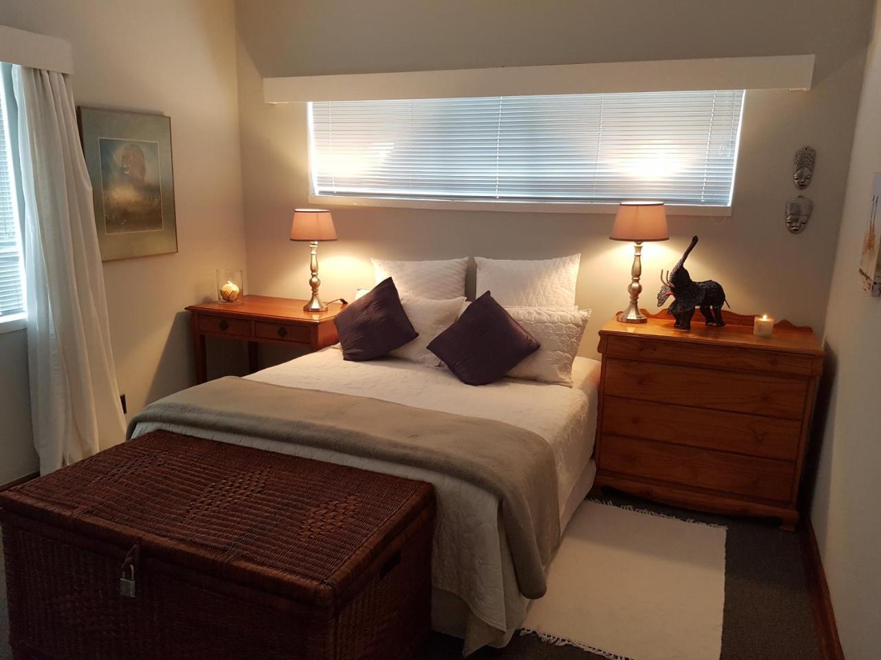 Burnham Road Suite Guest House บูลาวาโย ภายนอก รูปภาพ