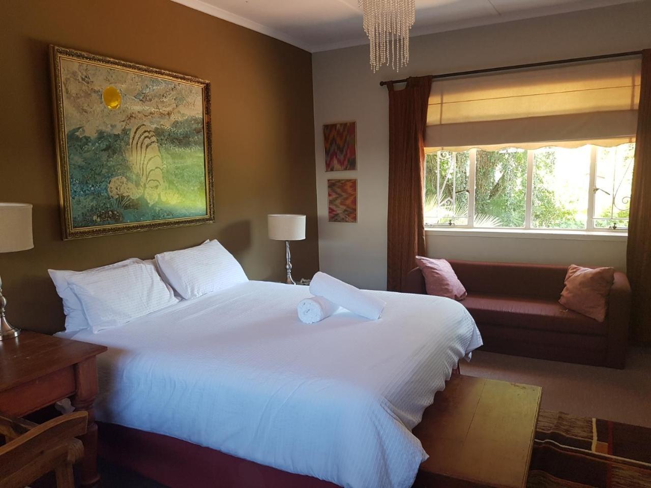 Burnham Road Suite Guest House บูลาวาโย ภายนอก รูปภาพ